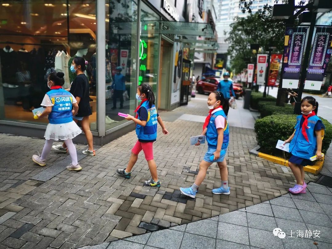 “阿姨，你的快递到了！”——大宁萌娃变身“小小快递员”