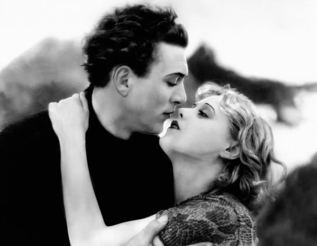 这个男导演，每天都在PUA他的女演员