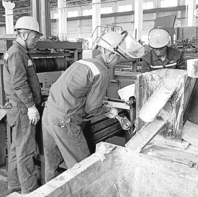 翻越重岭，“双胞胎”导杆首次生产成功