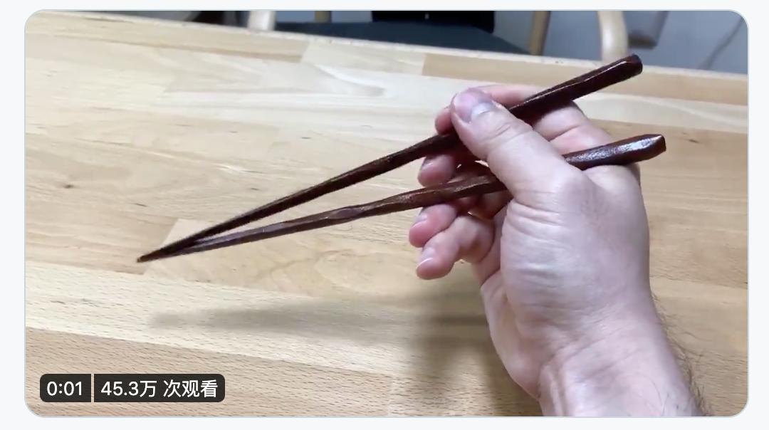 长得帅的吃饭不用筷子,长得帅的都不用筷子吃饭