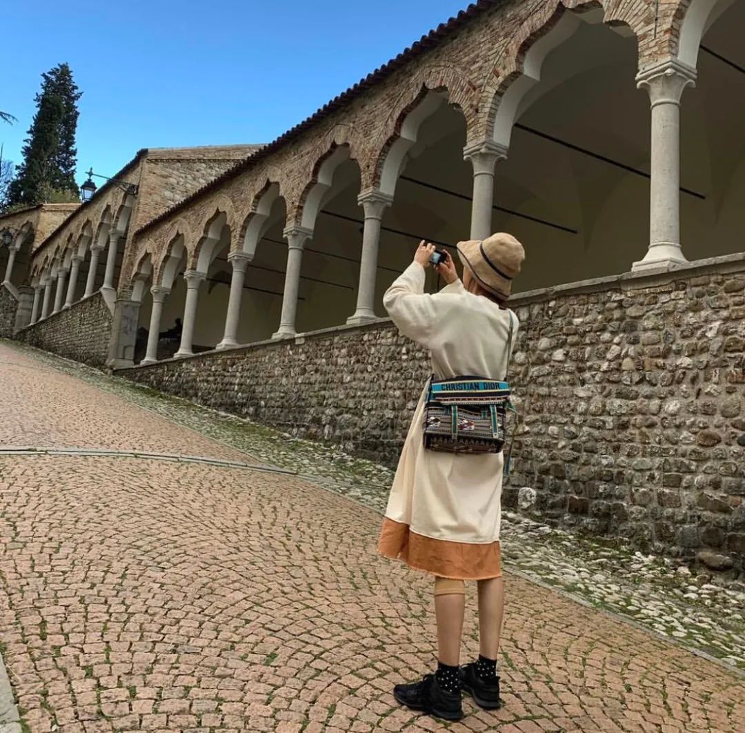 孔孝真二十岁,孔孝真私服穿搭简约时尚又高级