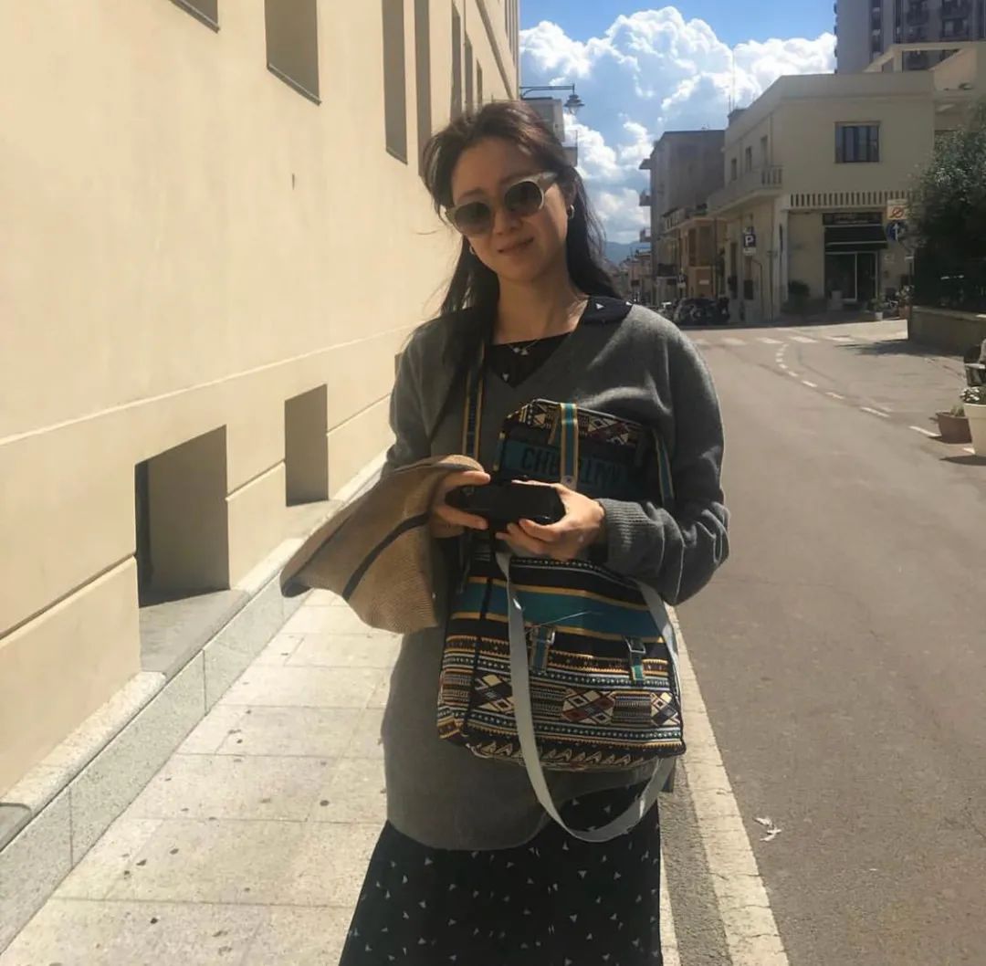 孔孝真二十岁,孔孝真私服穿搭简约时尚又高级