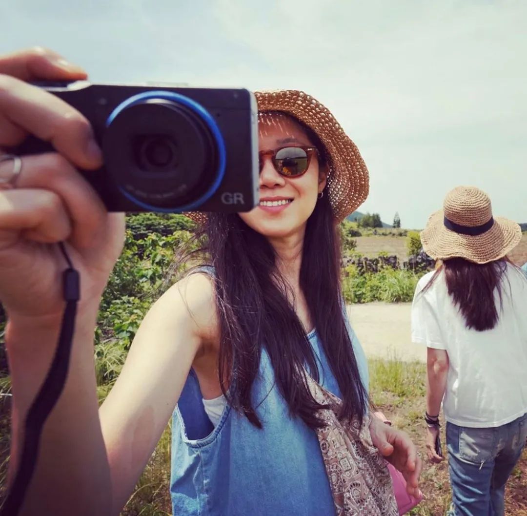 孔孝真二十岁,孔孝真私服穿搭简约时尚又高级