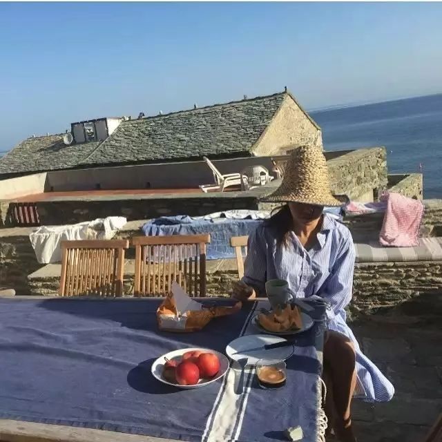 孔孝真二十岁,孔孝真私服穿搭简约时尚又高级