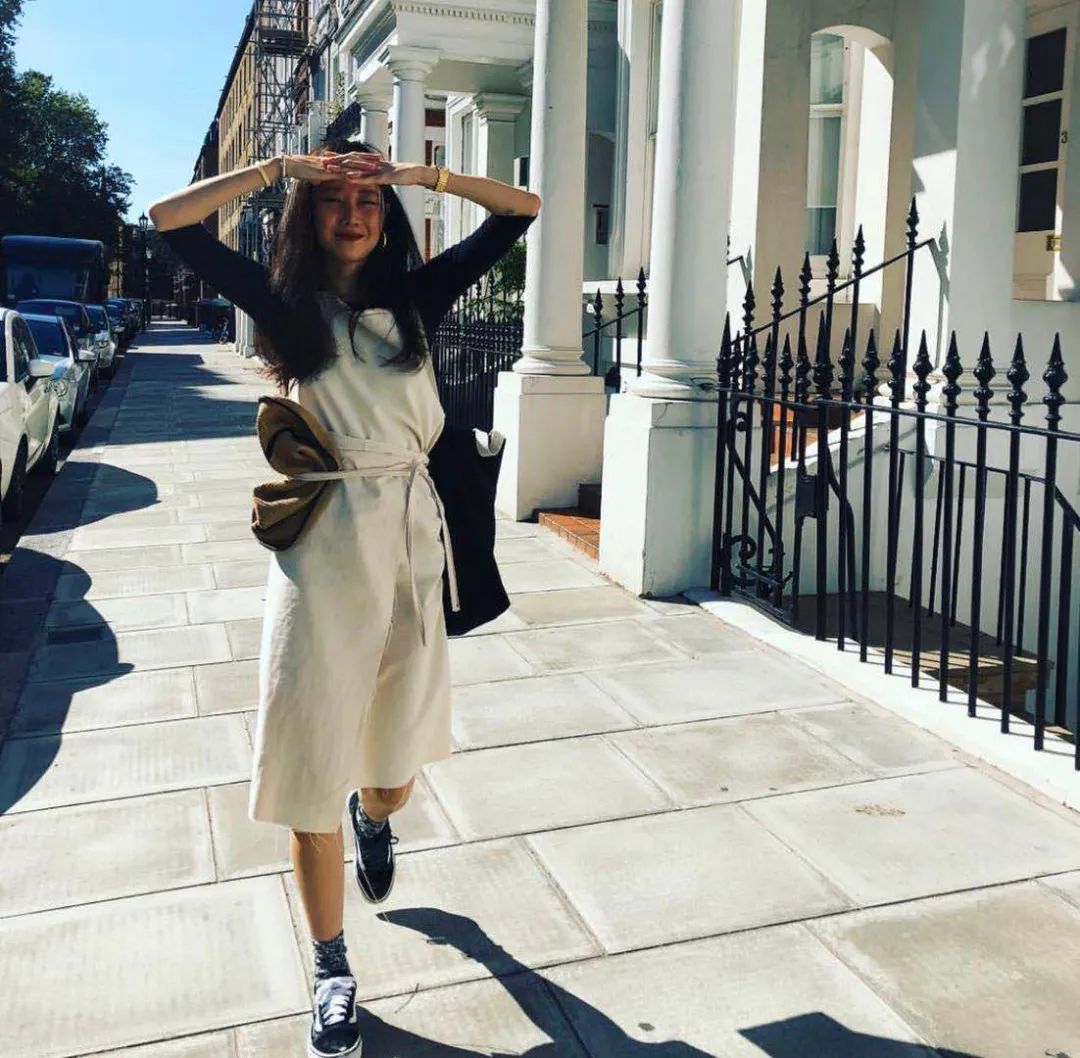 孔孝真二十岁,孔孝真私服穿搭简约时尚又高级