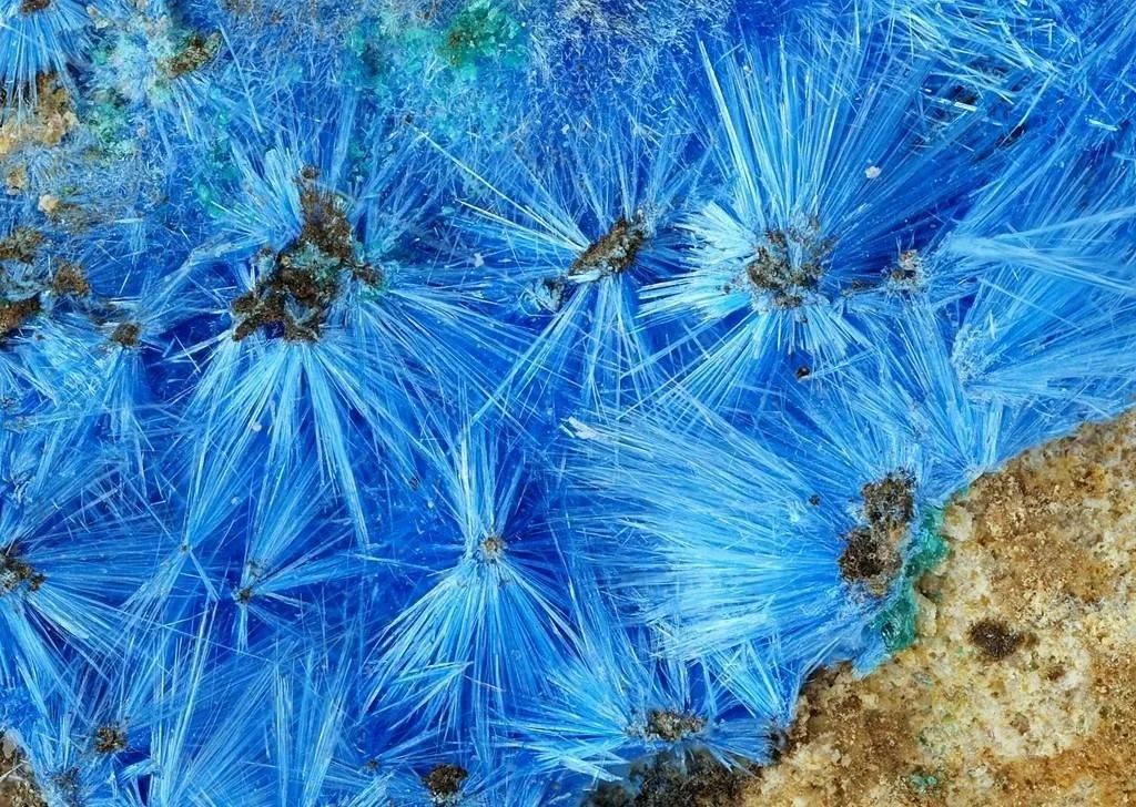 为什么宝石是五颜六色的,宝石为什么五光十色