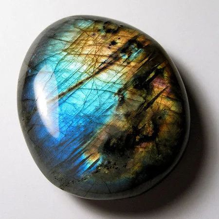 为什么宝石是五颜六色的,宝石为什么五光十色