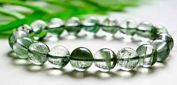 为什么宝石是五颜六色的,宝石为什么五光十色