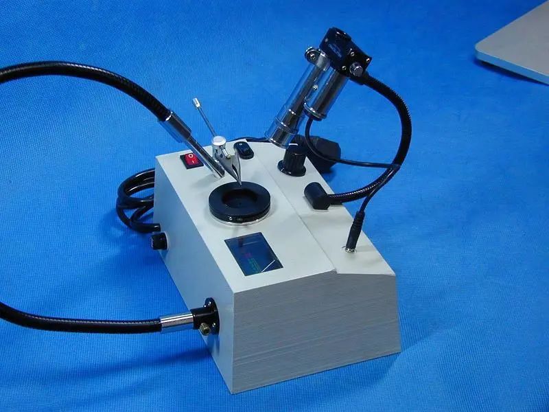 为什么宝石是五颜六色的,宝石为什么五光十色