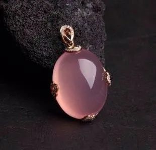 为什么宝石是五颜六色的,宝石为什么五光十色