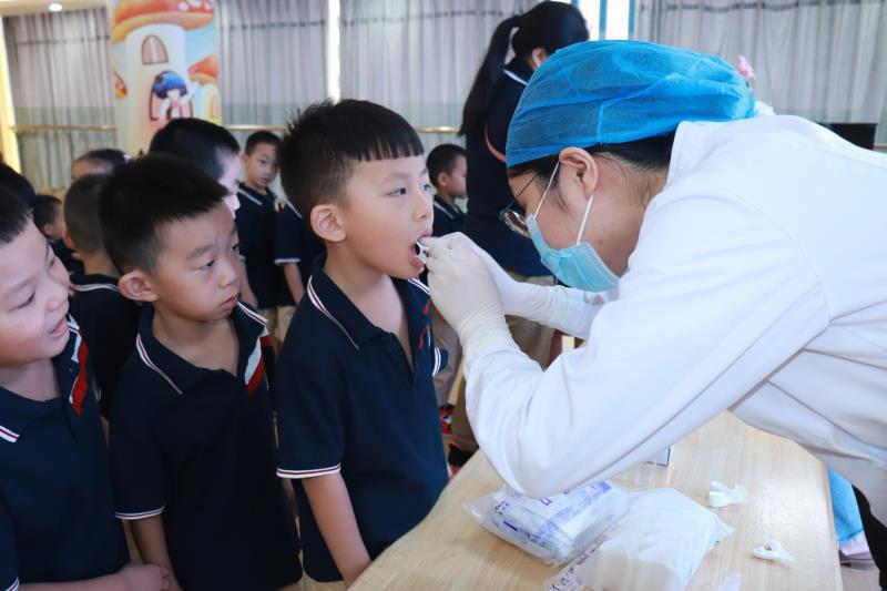 牙医如何给幼儿园小朋友讲课,牙博士教小朋友刷牙