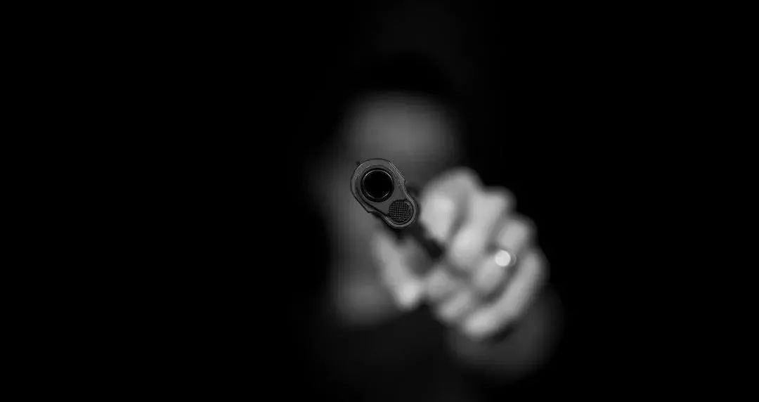 看完你还敢兼职吗,想当法官有多难