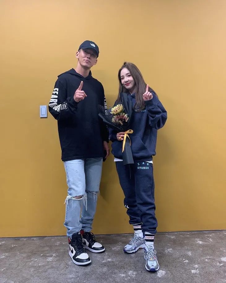 无帽卫衣虞书欣,虞书欣的衣服到底有多少钱