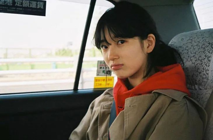 无帽卫衣虞书欣,虞书欣的衣服到底有多少钱