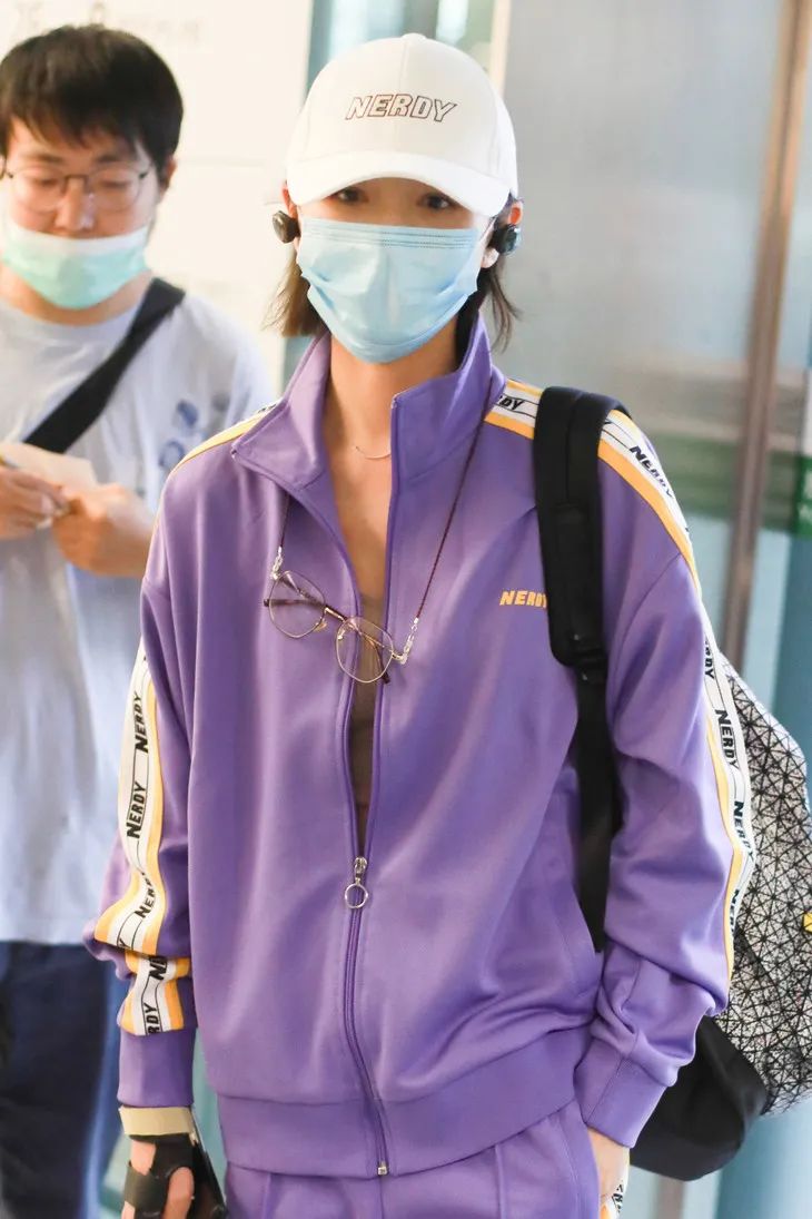 无帽卫衣虞书欣,虞书欣的衣服到底有多少钱