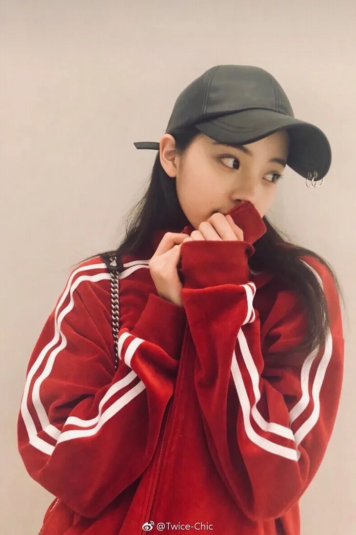 无帽卫衣虞书欣,虞书欣的衣服到底有多少钱