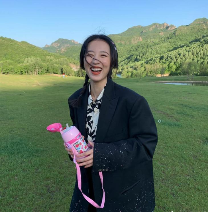 无帽卫衣虞书欣,虞书欣的衣服到底有多少钱