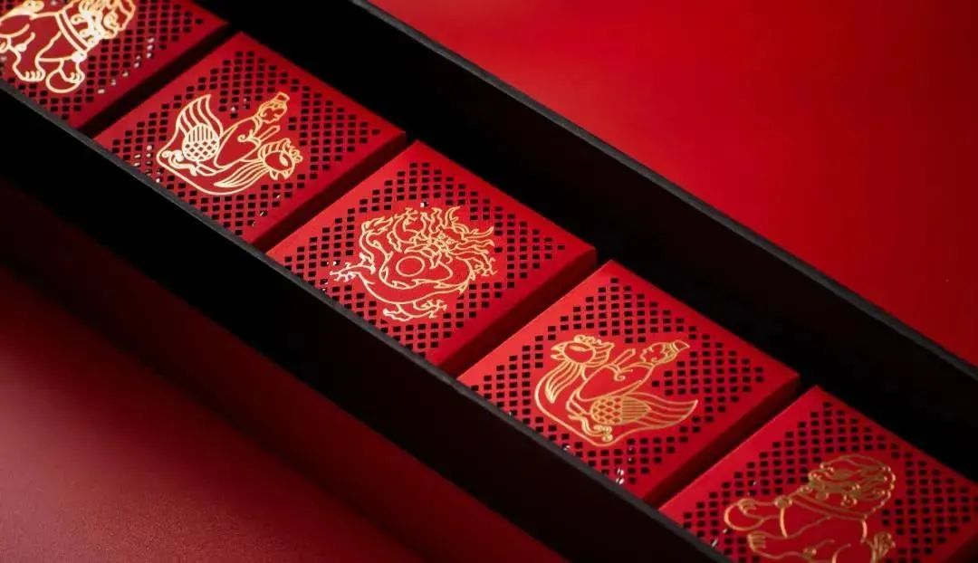 燃到不敢认!国货品牌月饼太美了,连老外都要疯*搞狂**代购