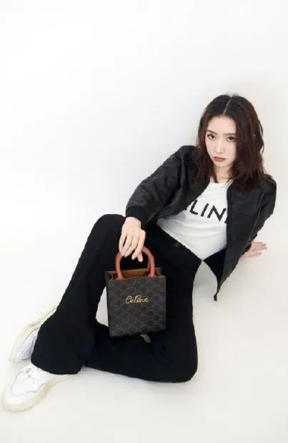 最新秋季穿搭攻略一件卫衣就够了,初秋穿搭秋冬卫衣