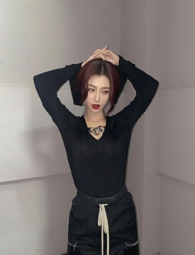 最新秋季穿搭攻略一件卫衣就够了,初秋穿搭秋冬卫衣