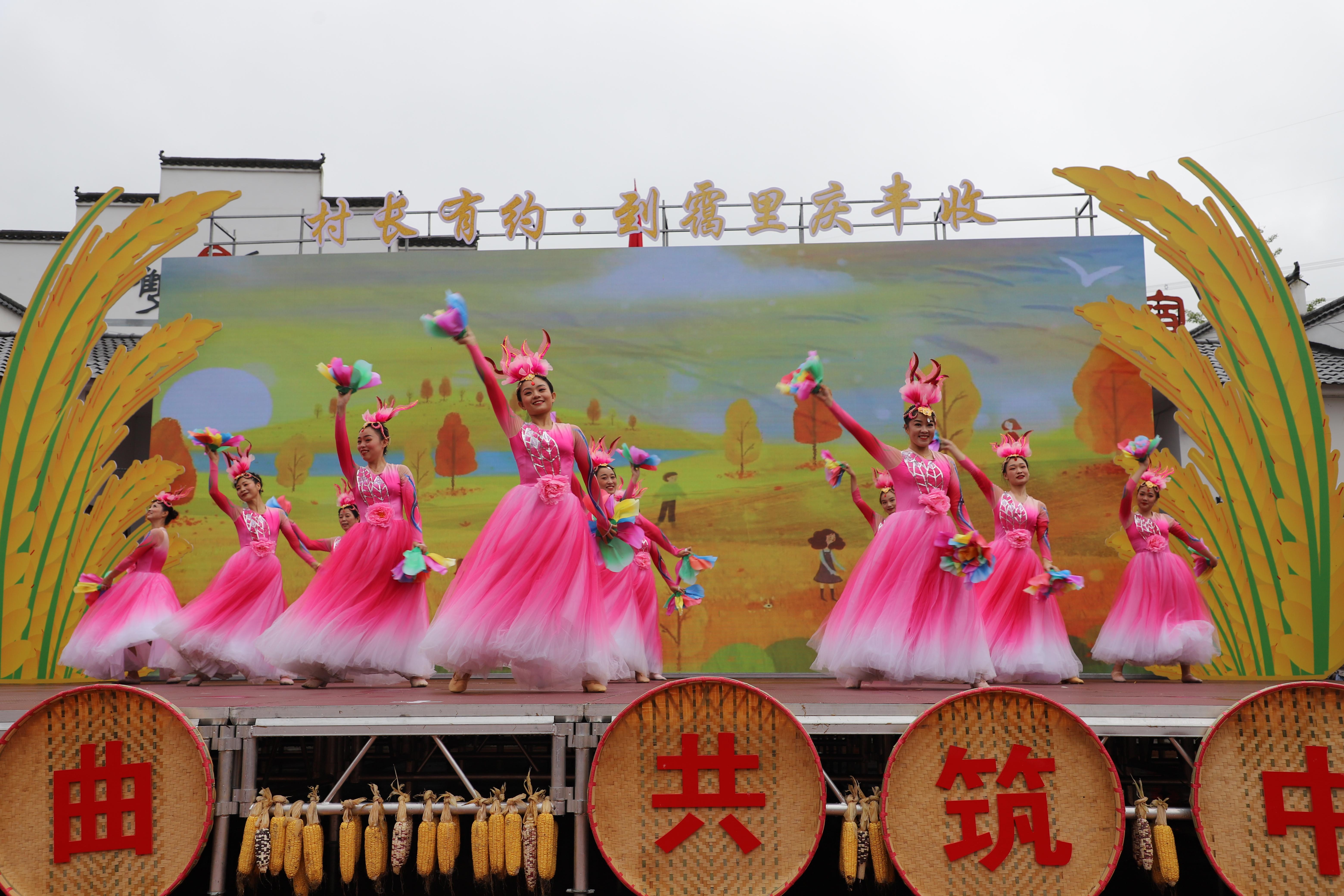 山欢水笑庆新春下一句,山欢水笑庆新春下联