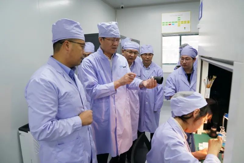 嘉职院*党**委书记方俊良赴中国兵器工业集团、浙江华东光电仪器有限公司洽谈对接校企合作事宜