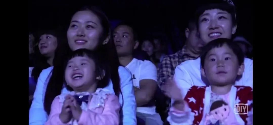 被铁链绑住，注射避孕药，连续伺候几百人后，她挣扎着死去……