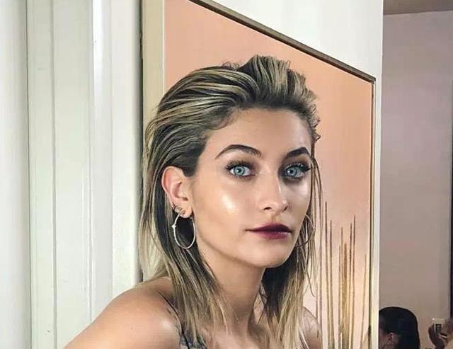 迈克尔杰克逊的女儿为什么是白人,迈克尔杰克逊女儿生活视频