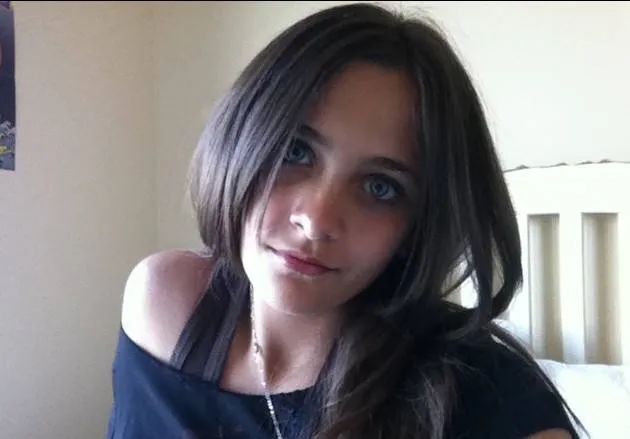 迈克尔杰克逊的女儿为什么是白人,迈克尔杰克逊女儿生活视频