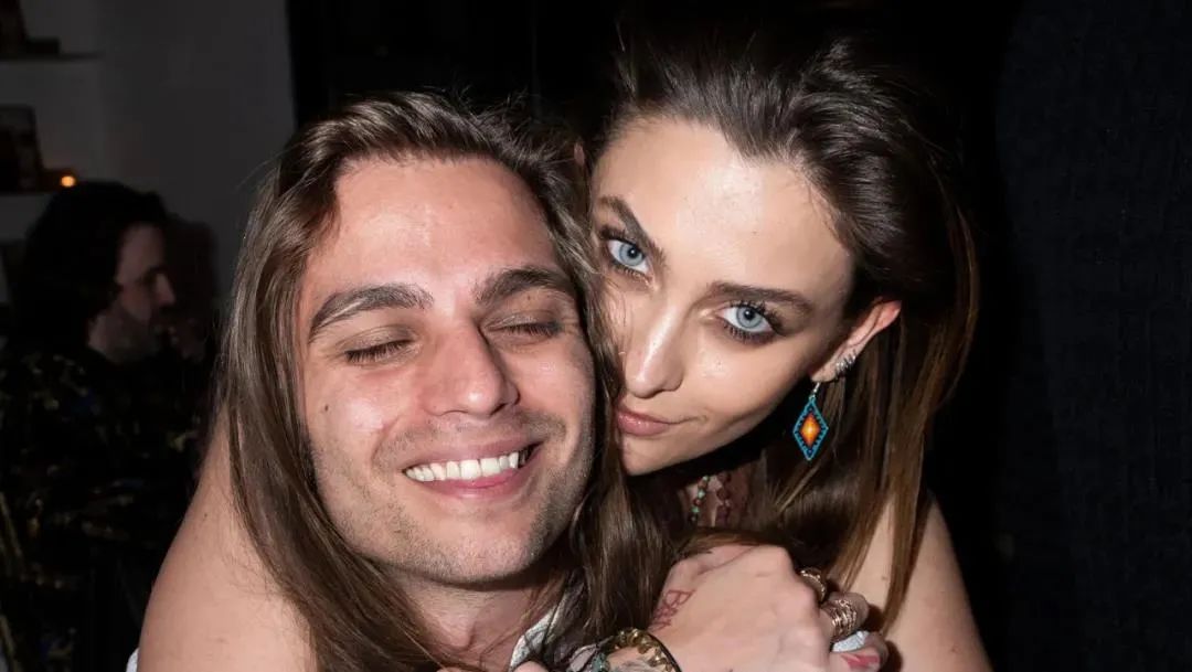 迈克尔杰克逊的女儿为什么是白人,迈克尔杰克逊女儿生活视频