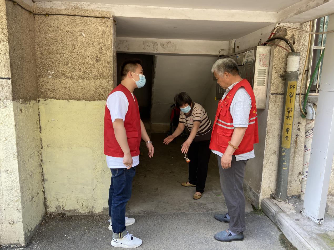 追寻红色足迹传承革命精神老党员,红色课堂老党员