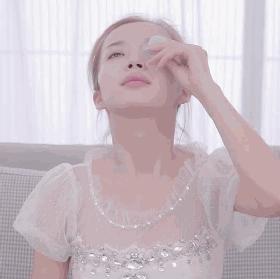 眼睛干涩、胀痛、*血丝红**？用眼过度，只需10秒，给眼睛来一次彻底大清洗，网友：眼里脏东西竟然这么多！洗后爽爆了