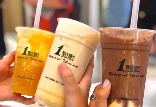 入秋第一杯52块钱的奶茶,奶茶刷爆朋友圈的秋天的第一杯