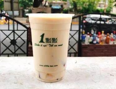 入秋第一杯52块钱的奶茶,奶茶刷爆朋友圈的秋天的第一杯