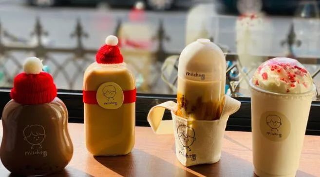 入秋第一杯52块钱的奶茶,奶茶刷爆朋友圈的秋天的第一杯