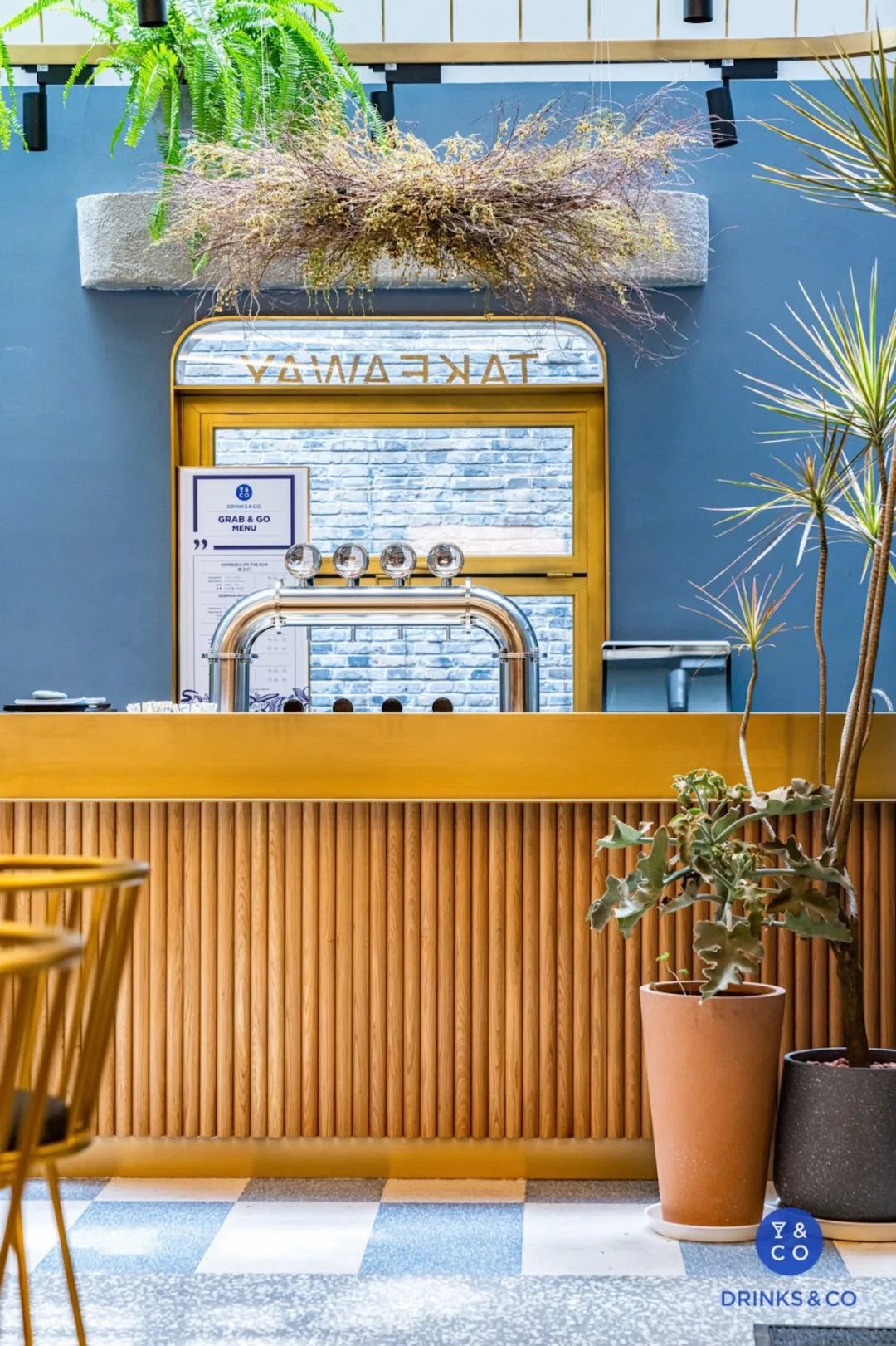 所有的酒都接受“外带”|这里是可以逛的酒吧，也是可以玩的零售店