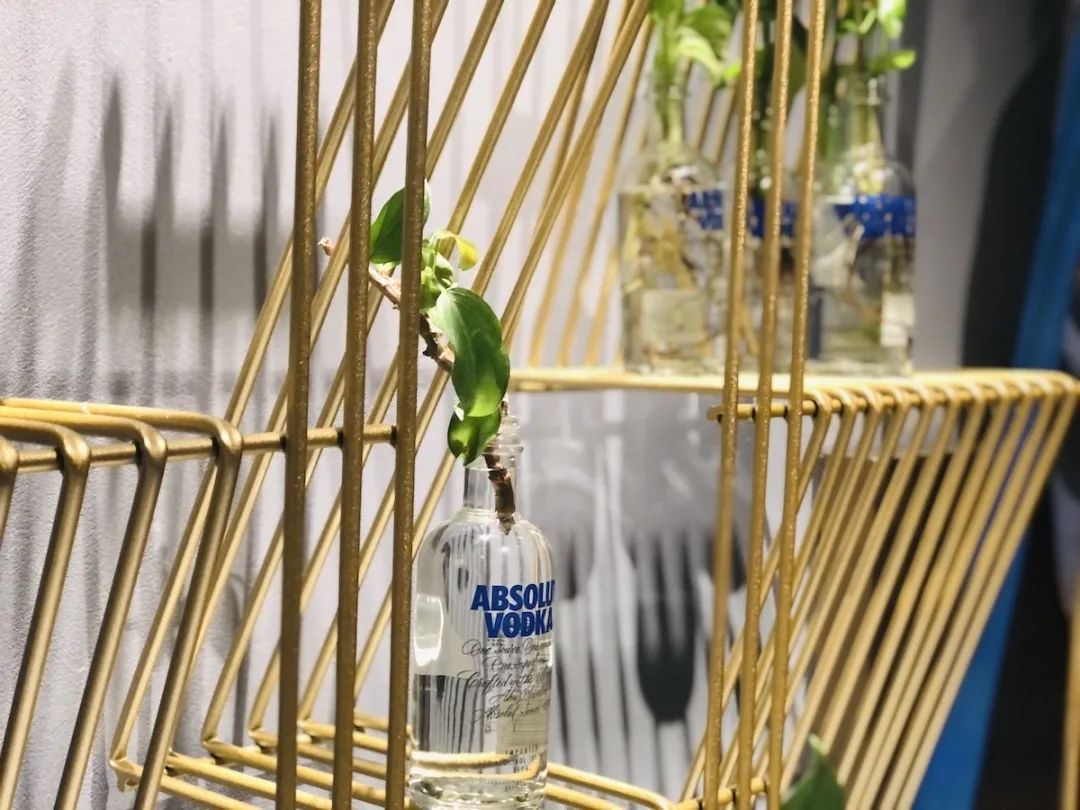 所有的酒都接受“外带”|这里是可以逛的酒吧,也是可以玩的零售店