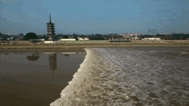 钱塘江大潮为何被称为天下第一潮,钱塘江大潮的回头潮是怎么形成的