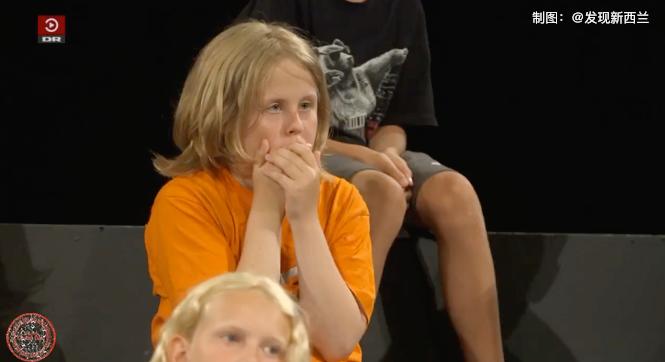 五个大人当着孩子全裸，竟是为了教育！这档奇葩儿童节目让网友吵翻了天….