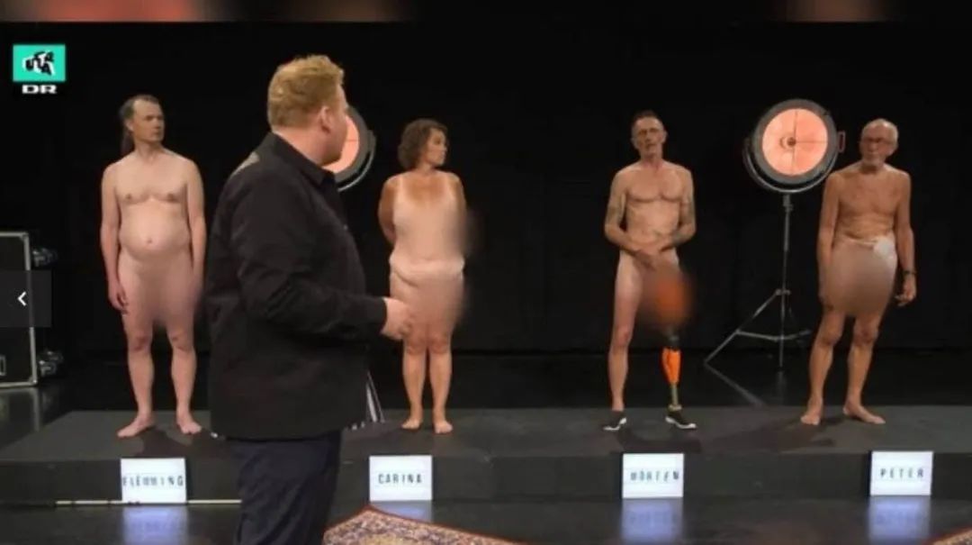 五个大人当着孩子全裸，竟是为了教育！这档奇葩儿童节目让网友吵翻了天….