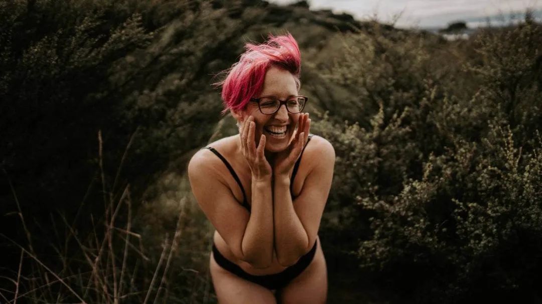 五个大人当着孩子全裸，竟是为了教育！这档奇葩儿童节目让网友吵翻了天….