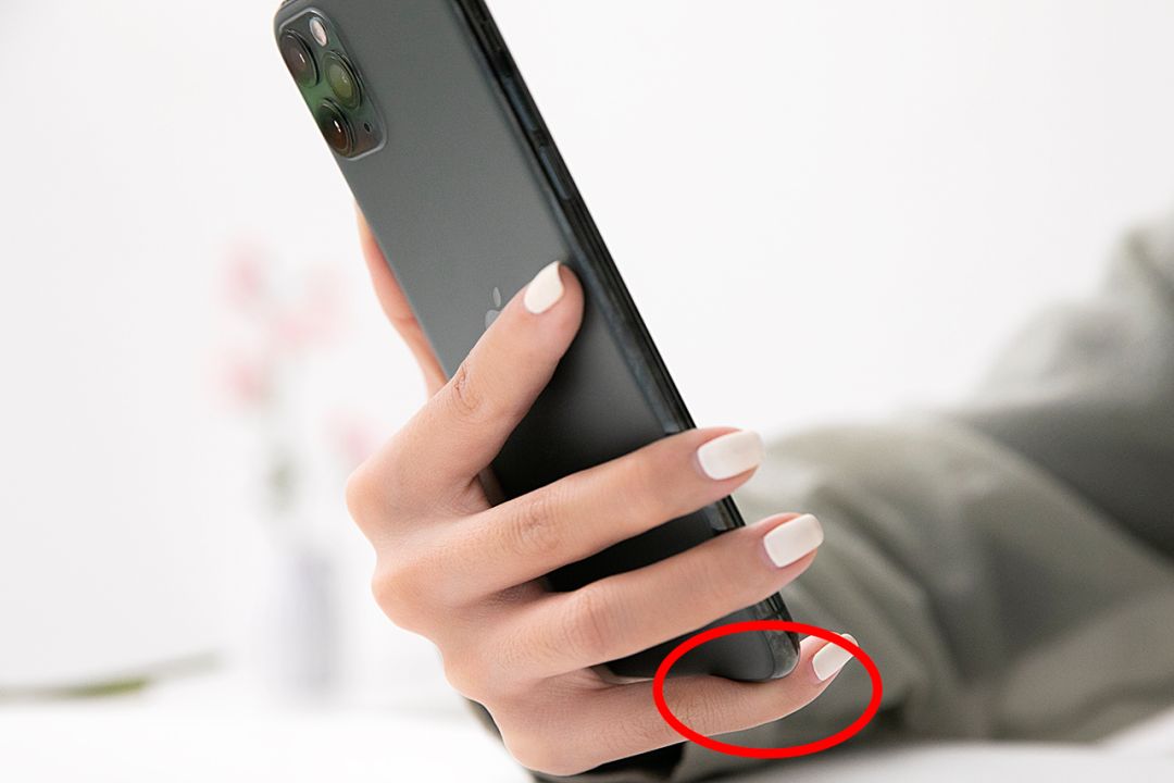 这个中国团队做了款手机支架，在外网7天卖了25万美元