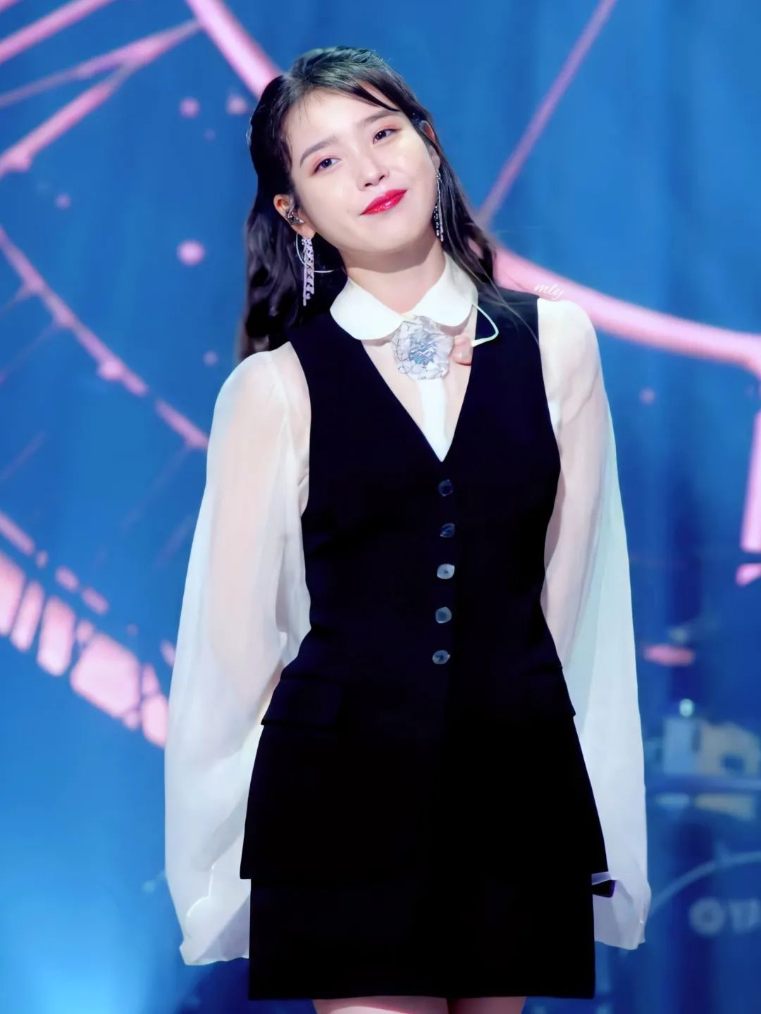 iu李知恩跳舞火的视频daybyday,iu李知恩歌曲blueming完整版在哪听