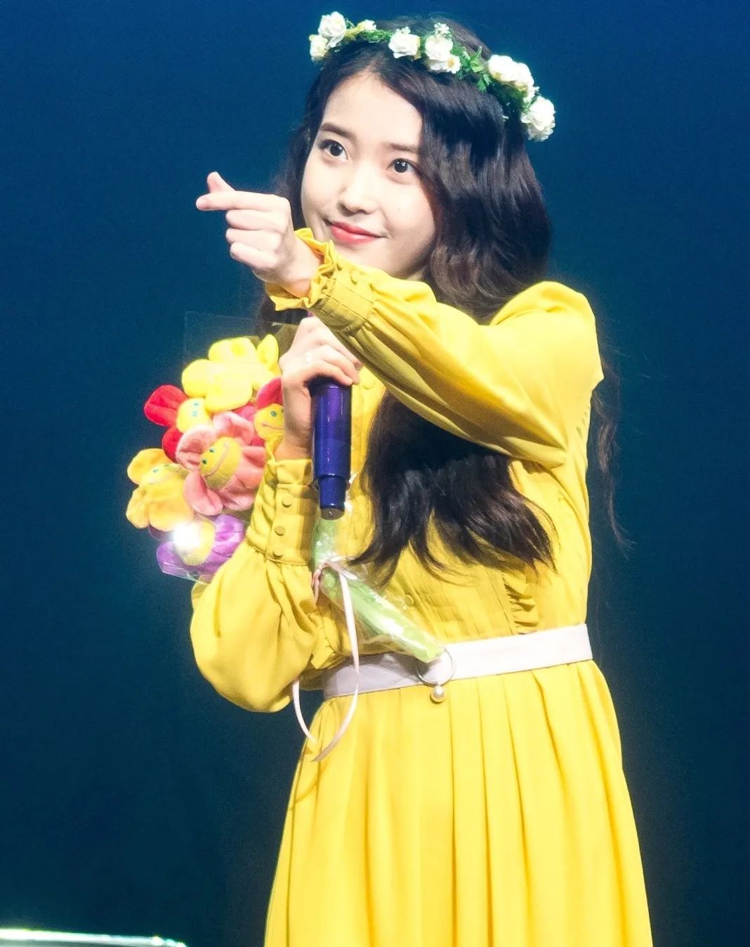 iu李知恩跳舞火的视频daybyday,iu李知恩歌曲blueming完整版在哪听