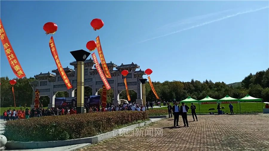 看万山红遍层林尽染全文图片,看万山红遍层林尽染全文朗诵