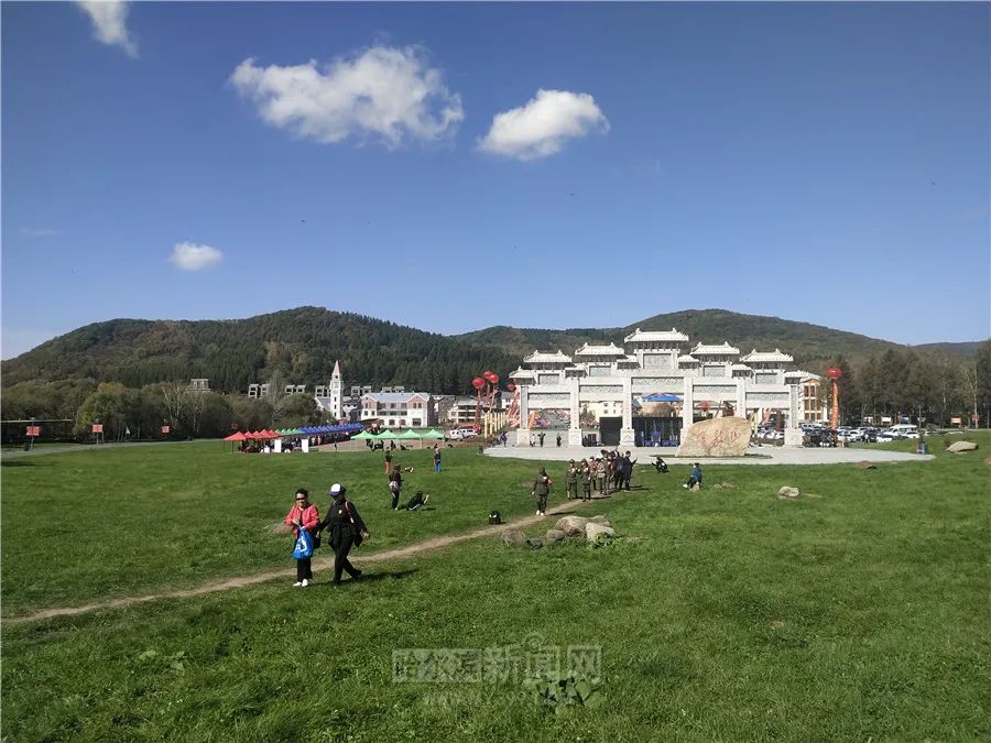 看万山红遍层林尽染全文图片,看万山红遍层林尽染全文朗诵