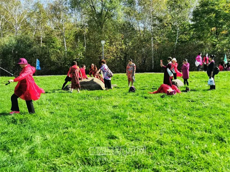 看万山红遍层林尽染全文图片,看万山红遍层林尽染全文朗诵