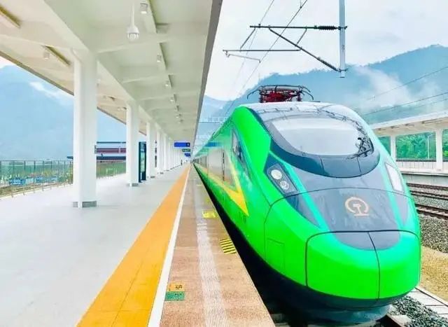 d955次列车时刻表,d5819发车了没