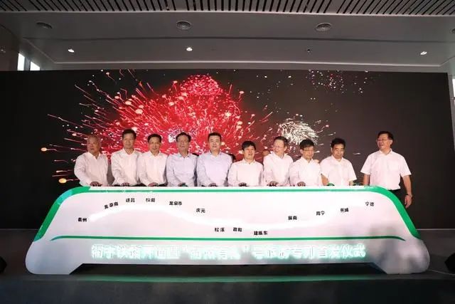 d955次列车时刻表,d5819发车了没