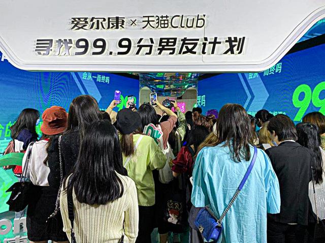 完*男美**友“傲滴先生”99.9%呵护，爱尔康傲滴隐形眼镜护理液圈粉潮流圈